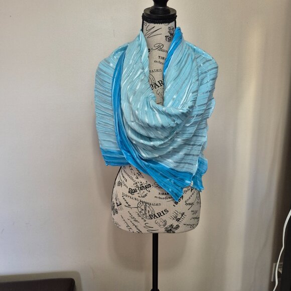 Wrap / Scarf - Picture 6 of 9